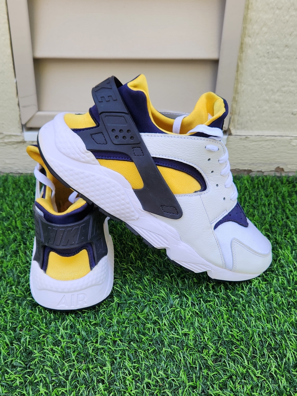 Nike Air Huarache Shoes Mens Size 12 White Yellow Navy Sneakers DD1068-107